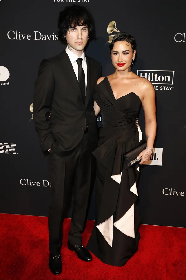 Η Demi Lovato και ο Jordan Jutes Lutes σε κοινή τους εμφάνιση μετά την πρόταση γάμου.