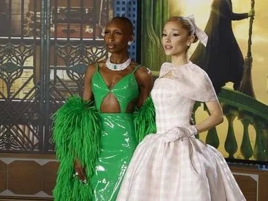 Η Ariana Grande και η Cynthia Erivo στην ταινία Wicked: For Good.