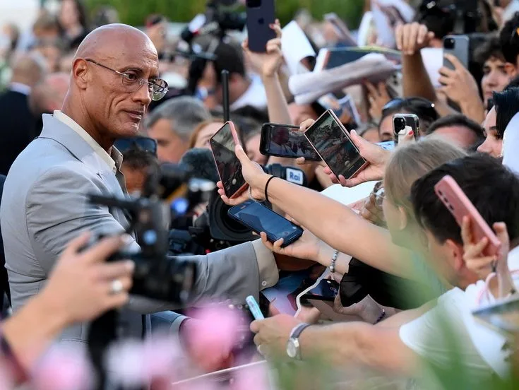 Ο Dwayne Johnson στο Φεστιβάλ Βενετίας για την ταινία The Smashing Machine.