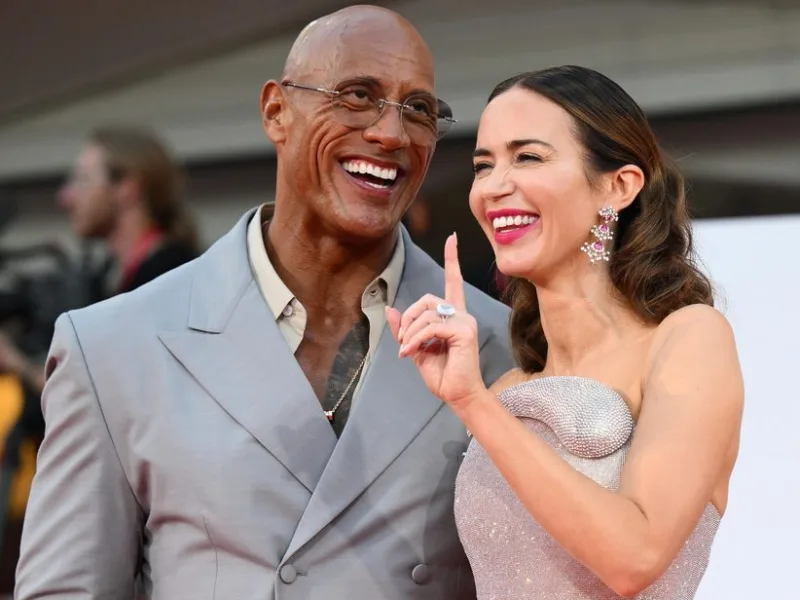 Ο Dwayne Johnson ως Mark Kerr στην ταινία The Smashing Machine του Benny Safdie.