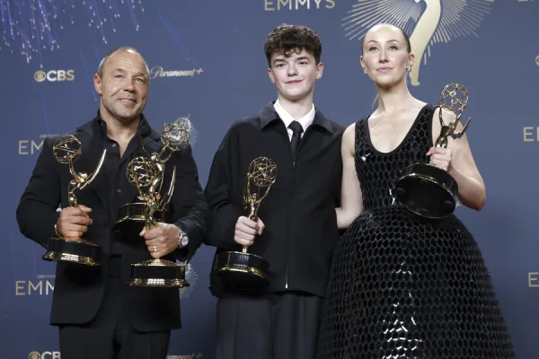 Ο ηθοποιός Owen Cooper από τη σειρά Adolescence στα βραβεία Emmy.