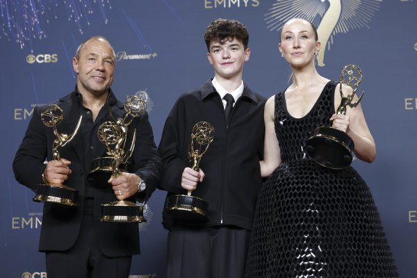 Ο ηθοποιός Owen Cooper από τη σειρά Adolescence στα βραβεία Emmy.