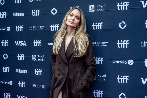 Η Angelina Jolie στο Φεστιβάλ του Τορόντο για την ταινία Couture.