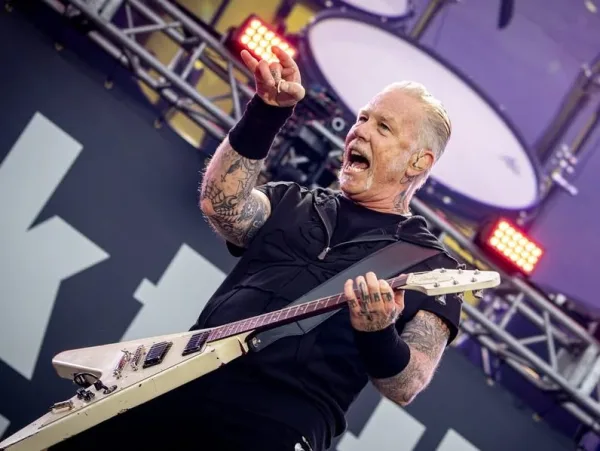 https://www.instagram.com/metallica