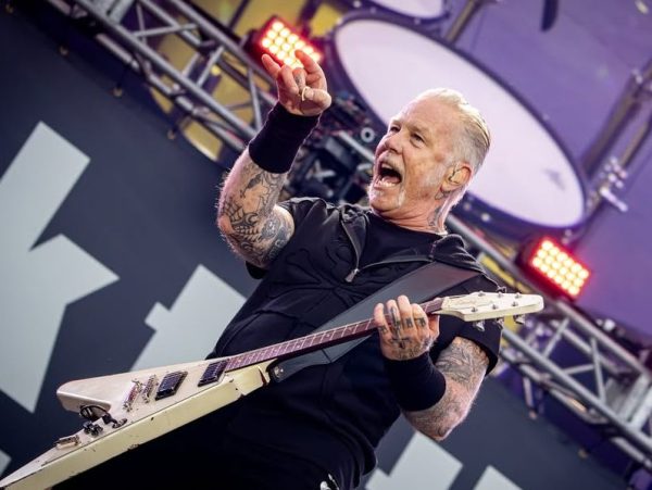 Ο James Hetfield απαγγέλει χριστουγεννιάτικο ποίημα και γίνεται viral