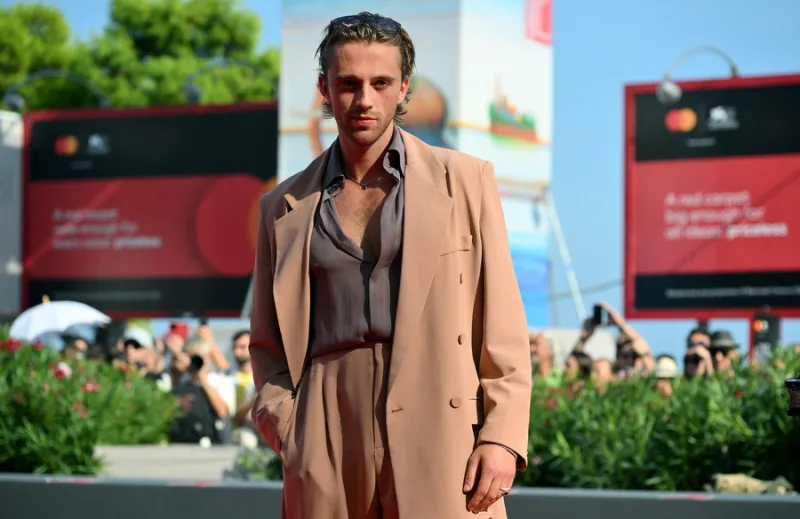 Ο ηθοποιός Benjamin Voisin, πρωταγωνιστής της ταινίας «Ο Ξένος» του François Ozon.