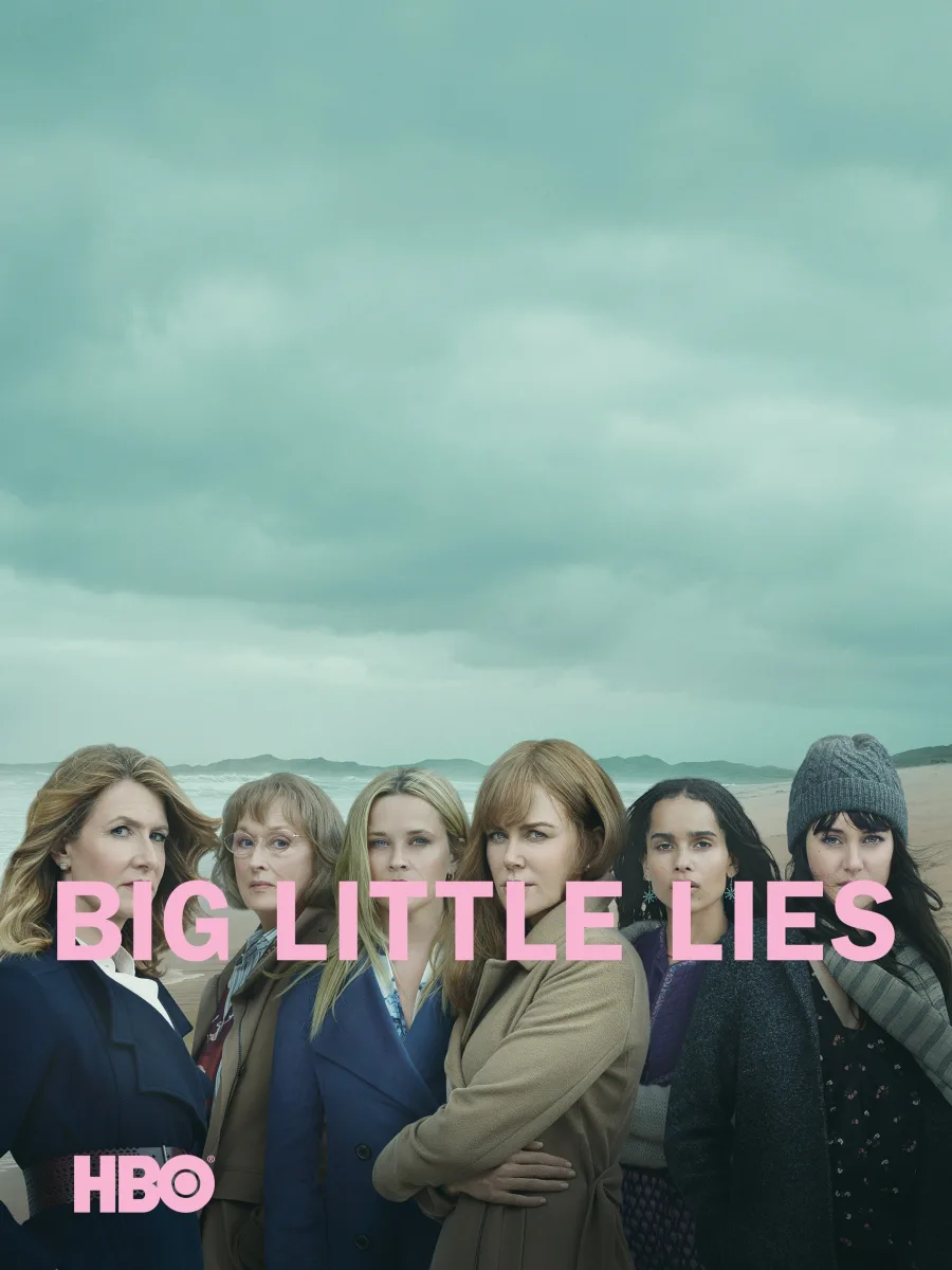 Το καστ της σειράς Big Little Lies σε παραλία με συννεφιασμένο ουρανό.