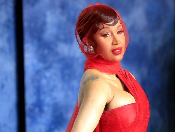 Η Cardi B επιστρέφει στην κορυφή με το Am I the Drama?