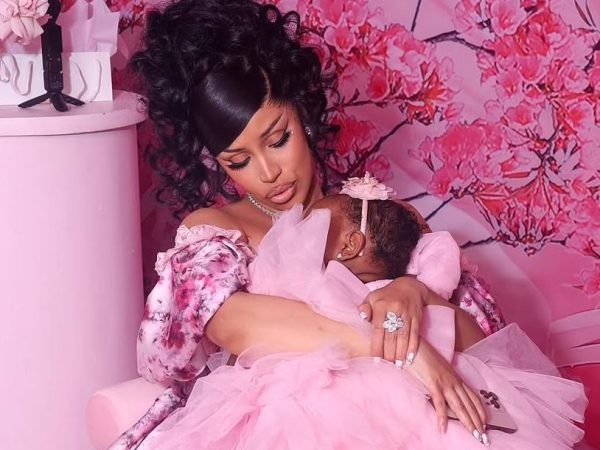 Το άλλο πρόσωπο της Cardi B στο λαμπερό πάρτι για την κόρη της