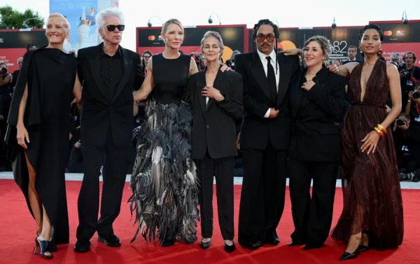 Ο Guillermo del Toro στο Φεστιβάλ Βενετίας για την ταινία Frankenstein.