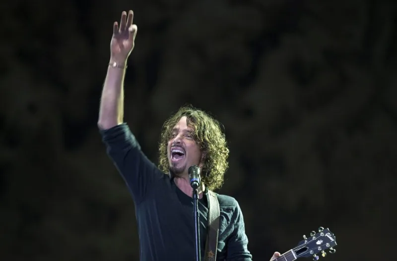 Ο Chris Cornell με την κόρη του Toni σε στιγμιότυπο από το συγκινητικό throwback video.