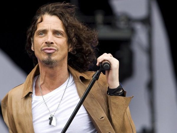 Ο Chris Cornell τραγουδά Rihanna με την κόρη του σε συγκινητικό throwback video