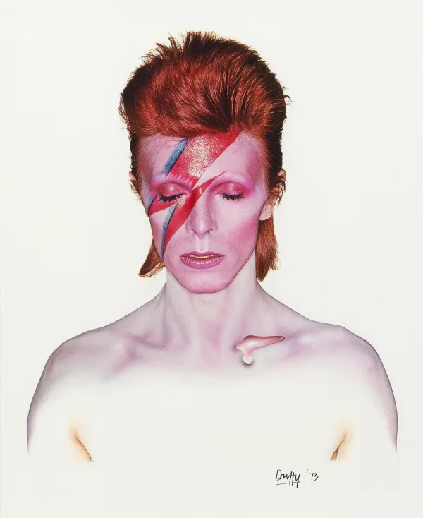 Το πορτραίτο με τον κεραυνό του David Bowie ετοιμάζεται να γράψει ιστορία στο σφυρί