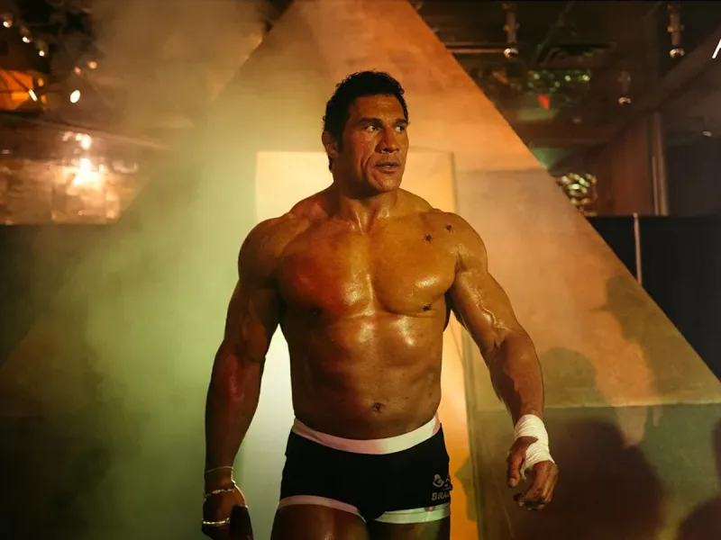 Ο Dwayne Johnson ως Mark Kerr στην ταινία The Smashing Machine.