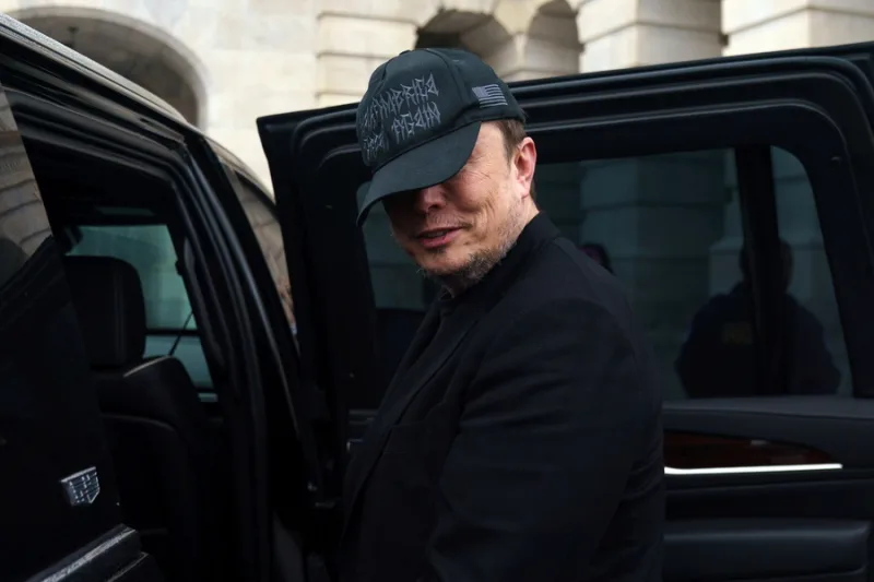 Ο Elon Musk σε επίσημη εμφάνιση, ο οποίος αναμένεται να γίνει ο πρώτος τρισεκατομμυριούχος στον κόσμο.