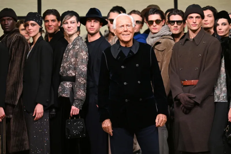 Ο διάσημος σχεδιαστής μόδας Giorgio Armani σε επίσημη εμφάνιση.