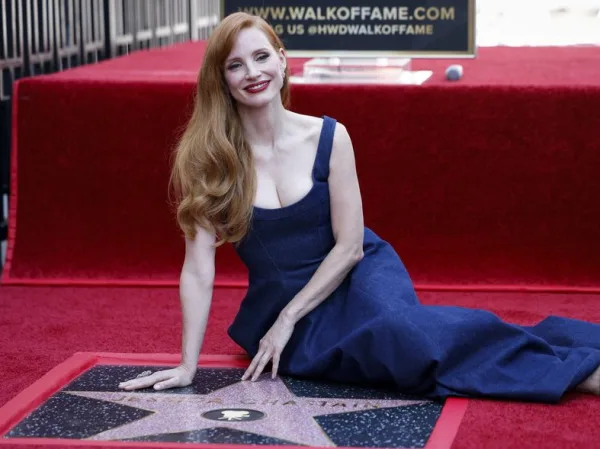 Η Jessica Chastain στην τελετή για το αστέρι της στη Λεωφόρο της Δόξας στο Χόλιγουντ.
