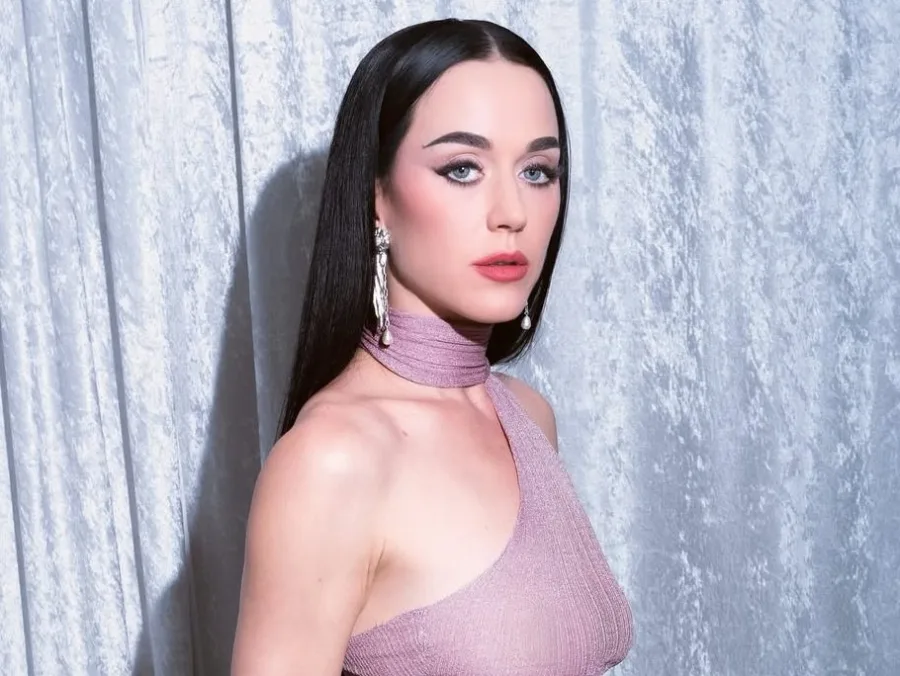 Η Katy Perry σε φωτογραφία από τον προσωπικό της λογαριασμό στο Instagram για την επέτειο του άλμπουμ 143.