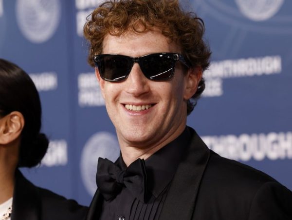 Ο Mark Zuckerberg παρουσίασε τα ΑΙ γυαλιά που θα αντικαταστήσουν τα κινητά
