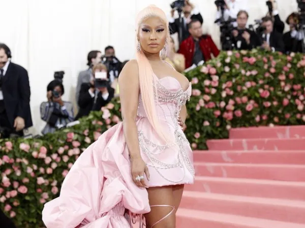Η Nicki Minaj σε επίσημη εμφάνιση, με αφορμή τις φήμες για την κυκλοφορία του νέου της άλμπουμ.