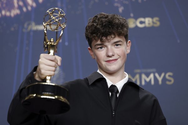 Emmys 2025: Iστορική διάκριση για το The Studio και ρεκόρ για Adolescence  