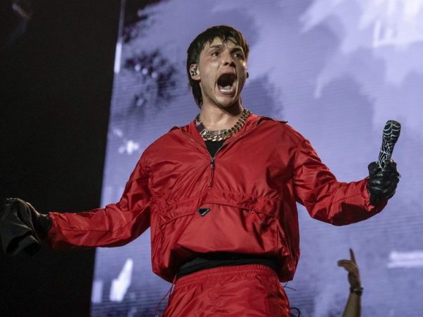 Σπουδαίο βραβείο θα σηκώσει ο Peso Pluma στα Billboard Latin Music Awards 2025