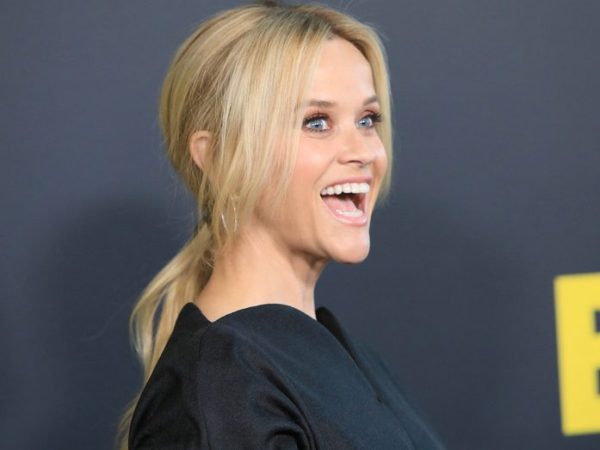 Η Reese Witherspoon καλεί τις γυναίκες να συμμετέχουν ενεργά στην τεχνητή νοημοσύνη