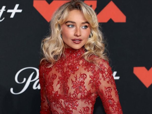 Το Man’s Best Friend της Sabrina Carpenter σπάει απανωτά ρεκόρ