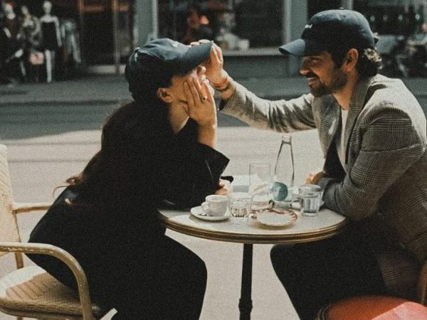«Soft launching» σχέσεις: Το trend που η Gen Z λατρεύει να μισεί