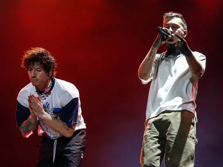 Το συγκρότημα Twenty One Pilots που κατέκτησε την κορυφή του Billboard με το νέο τους album Breach.