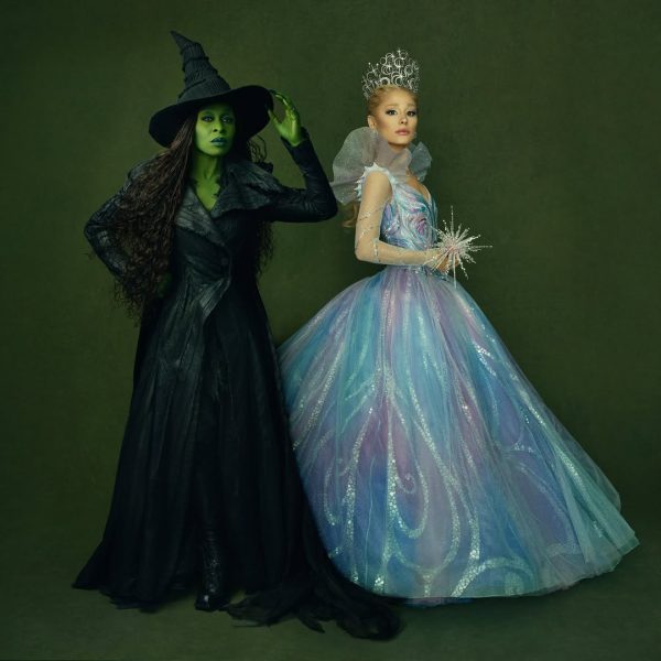 Η Ariana Grande και η Cynthia Erivo στην ταινία Wicked για την κυκλοφορία του soundtrack.