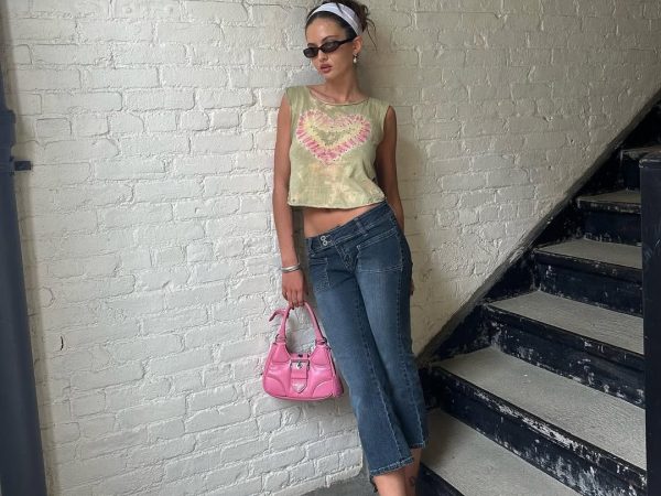 Denim capris reloaded: Από τα 00’s στο street style του φθινοπώρου