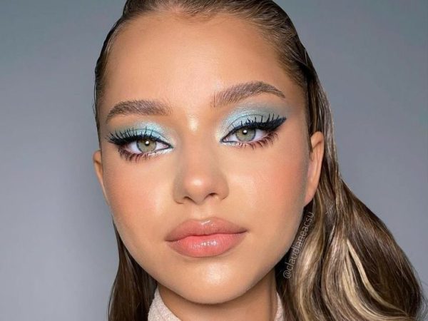 Denim Eyes: Η νέα τάση που μεταφέρει το τζιν στα βλέφαρα