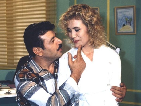 Όταν η τηλεόραση τα… έκανε μαντάρα: Oι σειρές των ’90s που κατέληξαν σε φιάσκo