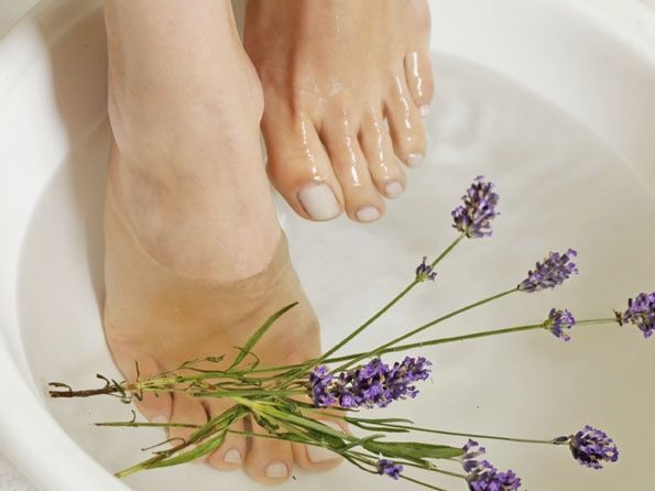Scrub ποδιών: Το beauty-ritual που πρέπει να υιοθετήσεις για να υποδεχθείς ανανεωμένη το φθινόπωρο