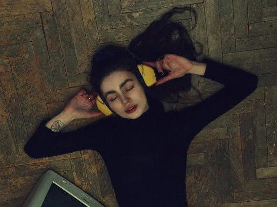 Πώς η Gen Z χρησιμοποιεί το Spotify για να επικοινωνήσει συναισθήματα