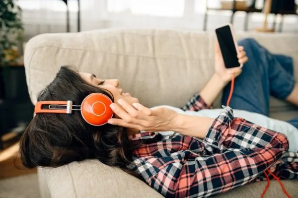 Πώς η Gen Z χρησιμοποιεί το Spotify για να επικοινωνήσει συναισθήματα