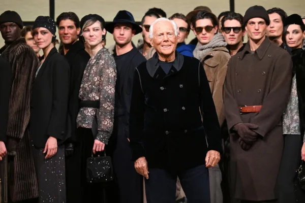 Ο Ιταλός σχεδιαστής μόδας Giorgio Armani σε επίσημη εμφάνιση.