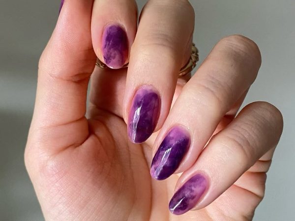 Grape Jelly Nails: Η παιχνιδιάρικη τάση που μετατρέπει τα νύχια σου σε λαχταριστά ζελεδάκια