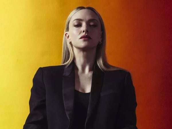 Amanda Seyfried: Το σύνολο που δανείστηκε από την ντουλάπα της Julia Roberts για το Φεστιβάλ Βενετίας