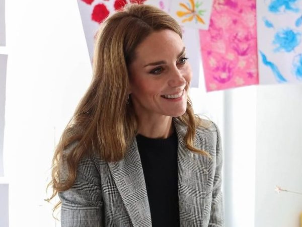 Kate Middleton: Πώς δένει τα μαλλιά της κότσο με 2 κινήσεις χωρίς λαστιχάκι -Καντο κι εσύ (video)