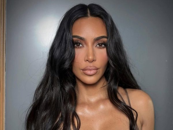 Η Kim Kardashian λανσάρει το NikeSkims με εντυπωσιακή παρουσίαση στη Νέα Υόρκη