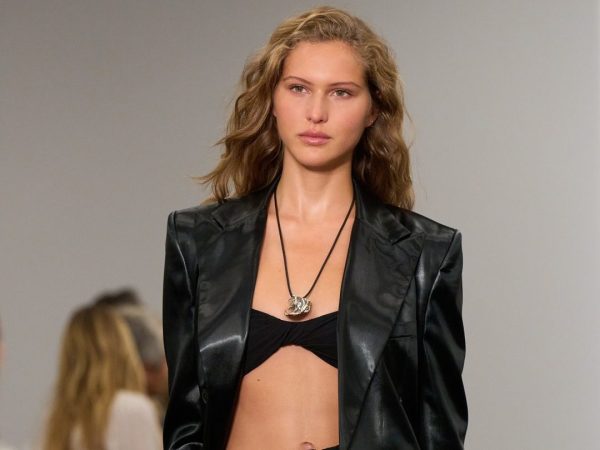 Ο οίκος Ralph Lauren αγοράζει κομμάτια του και να πουλά ξανά ως vintage