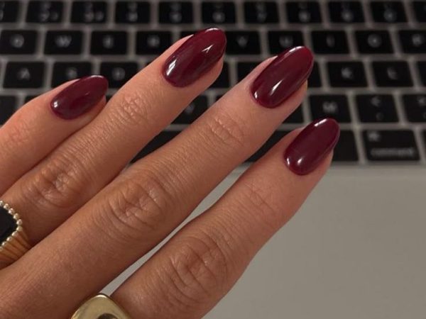 Wine nails: Σαγηνευτικά, κομψά και το απόλυτο must-have για το φθινόπωρο