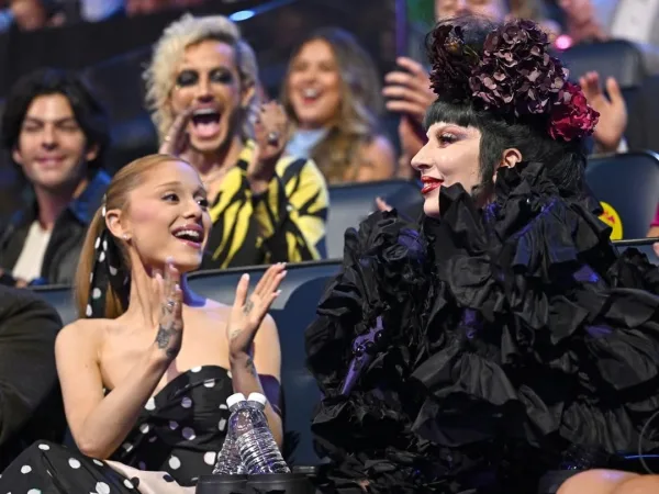 MTV Video Music Awards 2025 Η Ariana Grande έβαλε τα κλάματα στη βράβευση της Lady Gaga