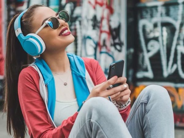 «Ζήσε το» σε κάθε στιγμή: 3 playlists για το πρωί, το απόγευμα και το βράδυ