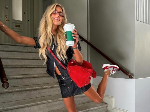Αυτό είναι το fashion trend που θα «βάψει» τους δρόμους κόκκινους αυτό το φθινόπωρο