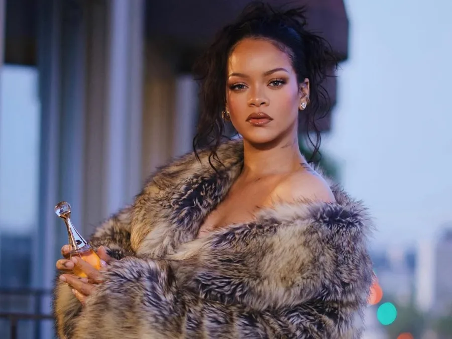 Η τραγουδίστρια Rihanna σε φωτογραφία από τον προσωπικό της λογαριασμό στο Instagram.