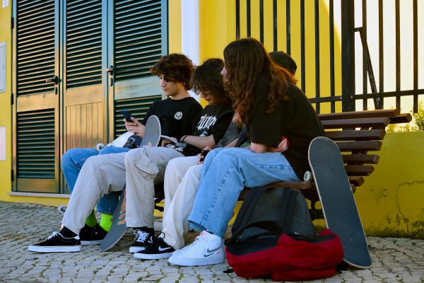 Η ψυχολογία του διαλείμματος: Γιατί τα 10 λεπτά στο προαύλιο αξίζουν περισσότερο απ’ ό,τι νομίζεις