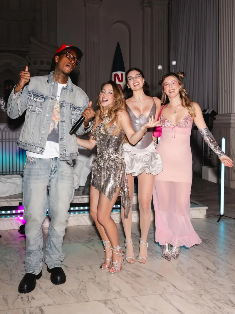 Η Sydney Sweeney και ο Wiz Khalifa σε πάρτι γενεθλίων με διαστημικό θέμα.